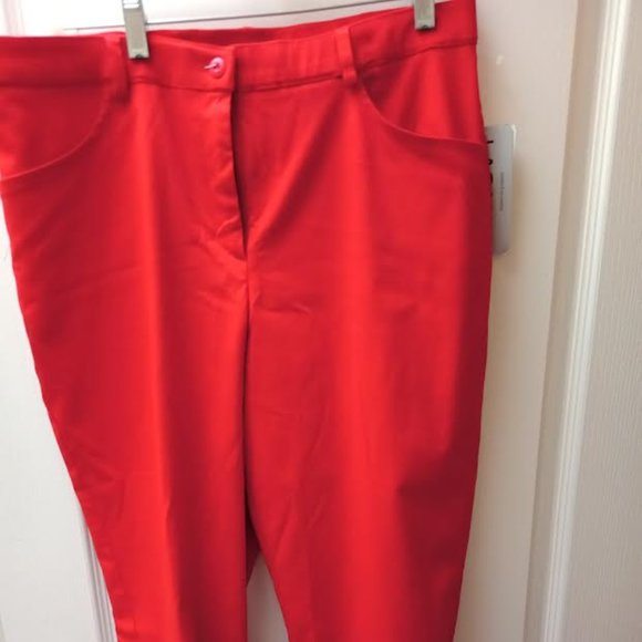 Lasania, Red Capris - Picture 5 of 9